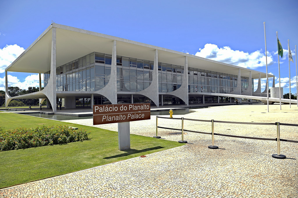 Governo Lula tem 146 cargos para distribuir a aliados