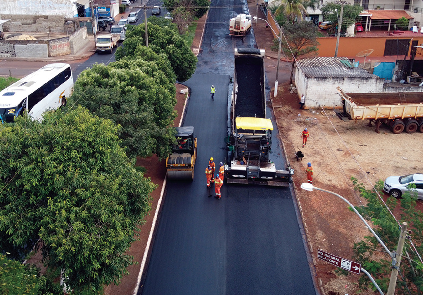 Avenida Deolinda Rosa e mais ruas de Serrana ganham asfalto novo