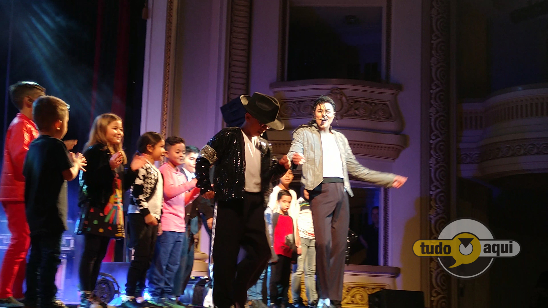 Momento emoção, no show de Rodrigo Teaser, cover oficial de Michael Jackson, em Ribeirão Preto