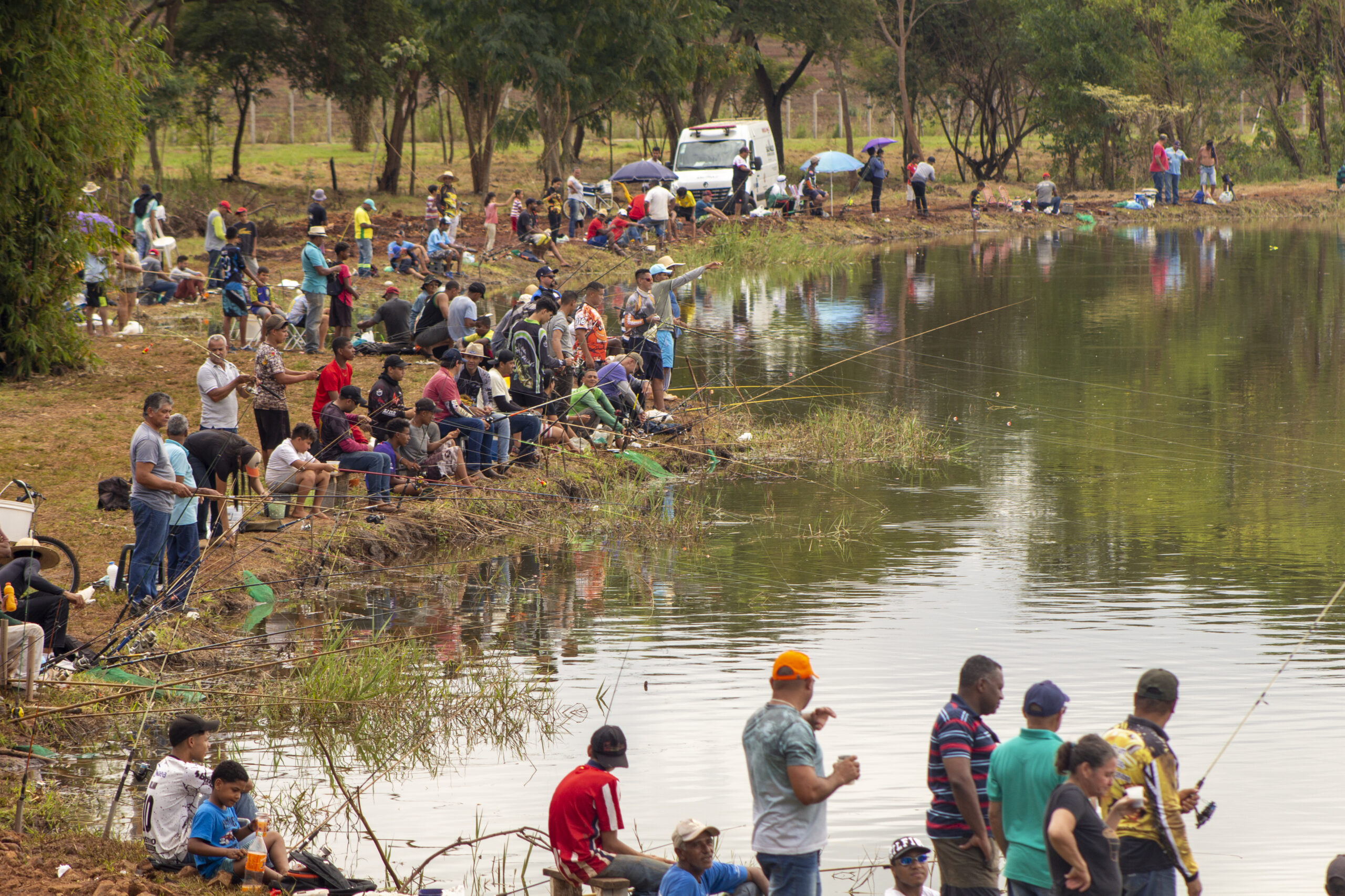 Após festival de pesca, famílias de Serrana recriam hábito de pescar