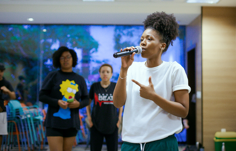 Projeto leva poesia para estudantes de Ribeirão Preto
