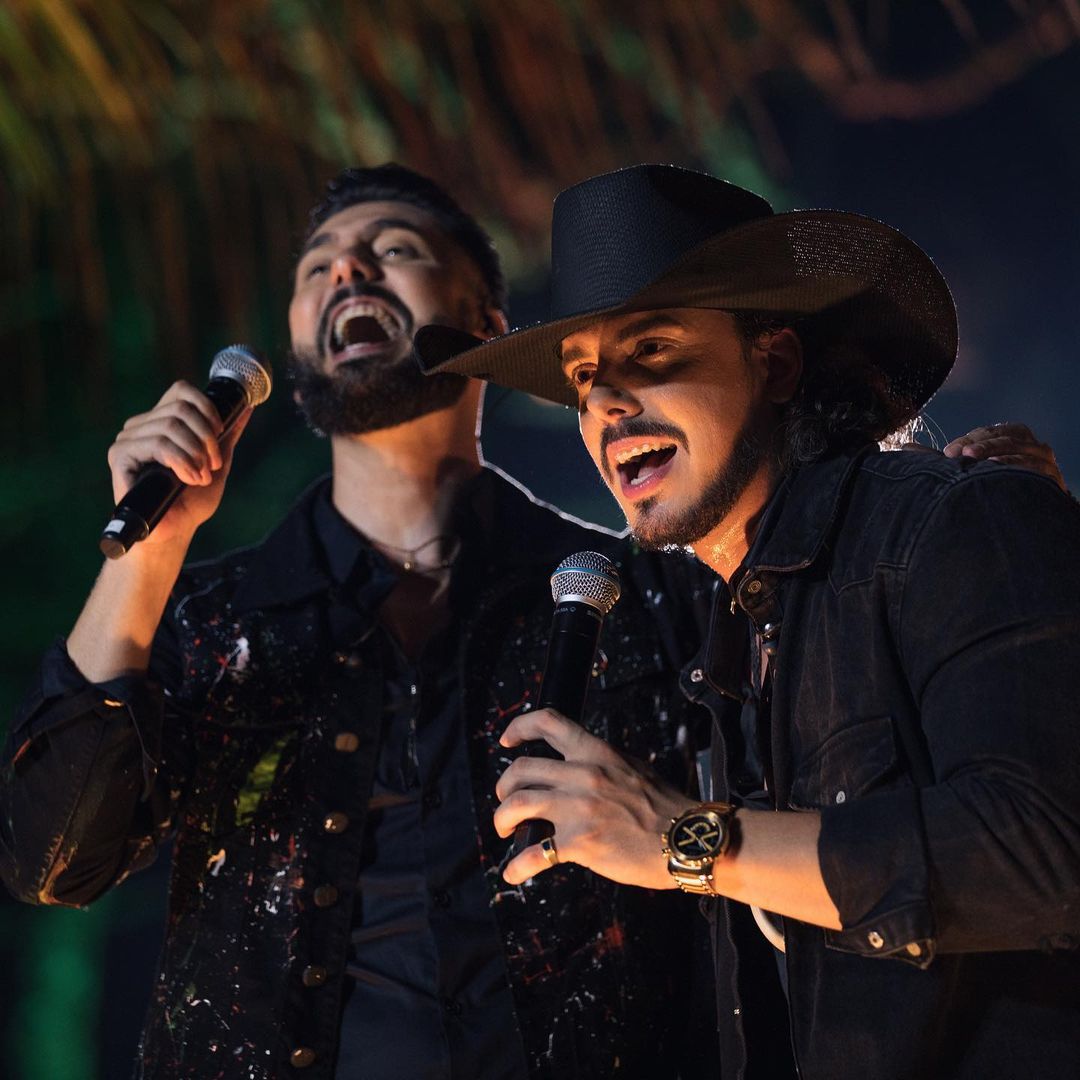 Sucesso merecido: Augusto & Atílio comemoram mais de 2 milhões de streams no Spotify, conquistam primeiro ônibus da carreira e são confirmados em Festa de Peão de Barretos 2023 