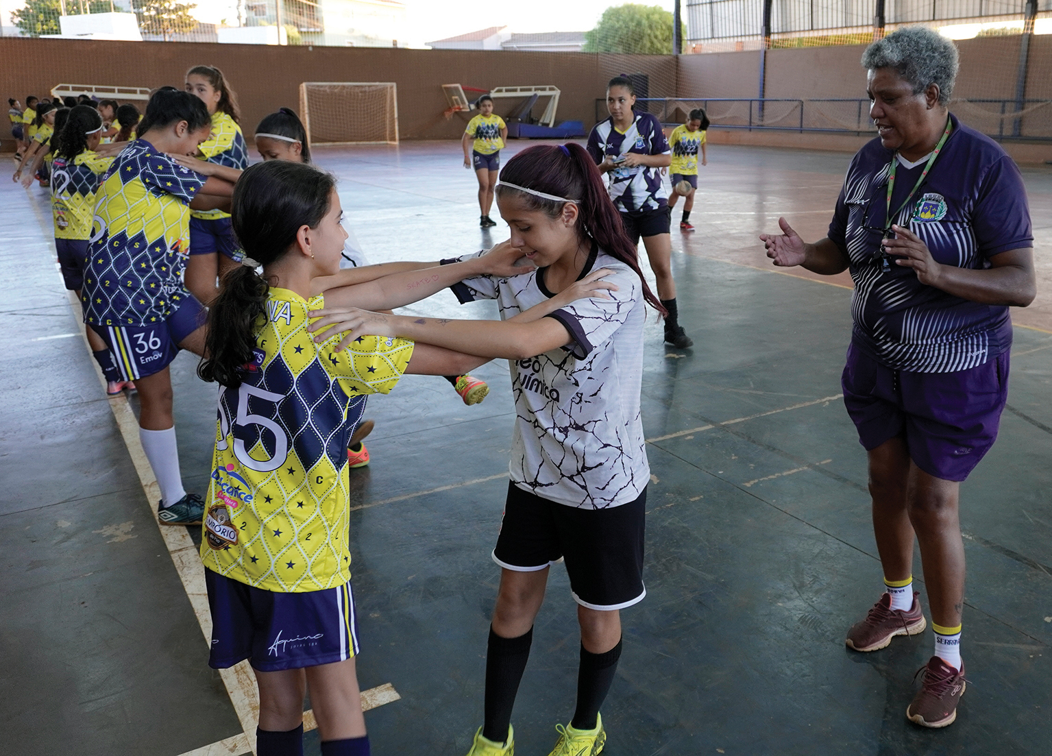Projeto esportivo busca revelar novos talentos no futebol feminino