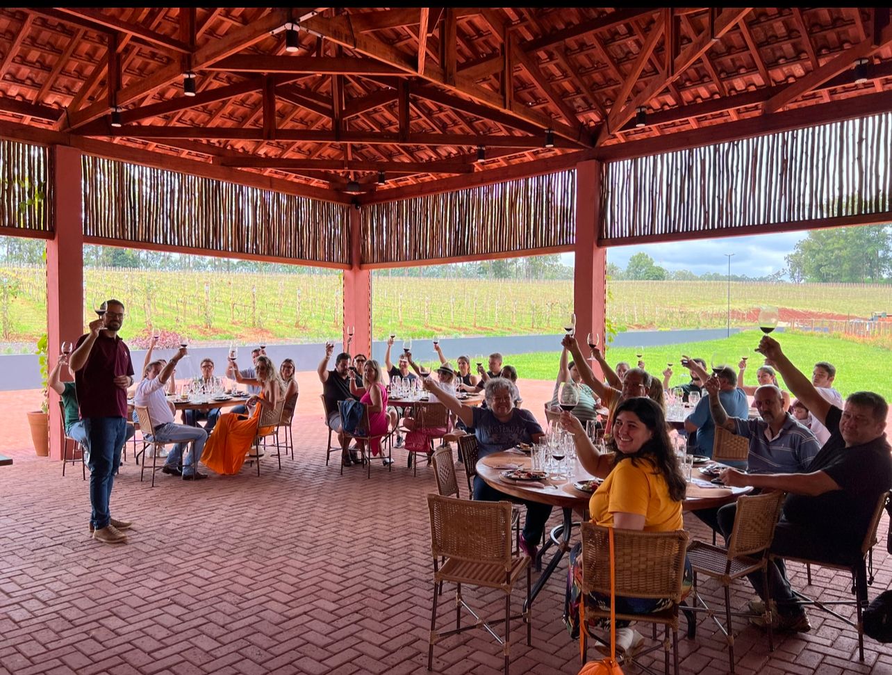 Vinícola Biagi realiza vindima com vivência nos vinhedos e na gastronomia