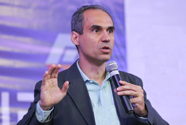 Autor propõe uma vida ‘mais leve, alegre e produtiva’