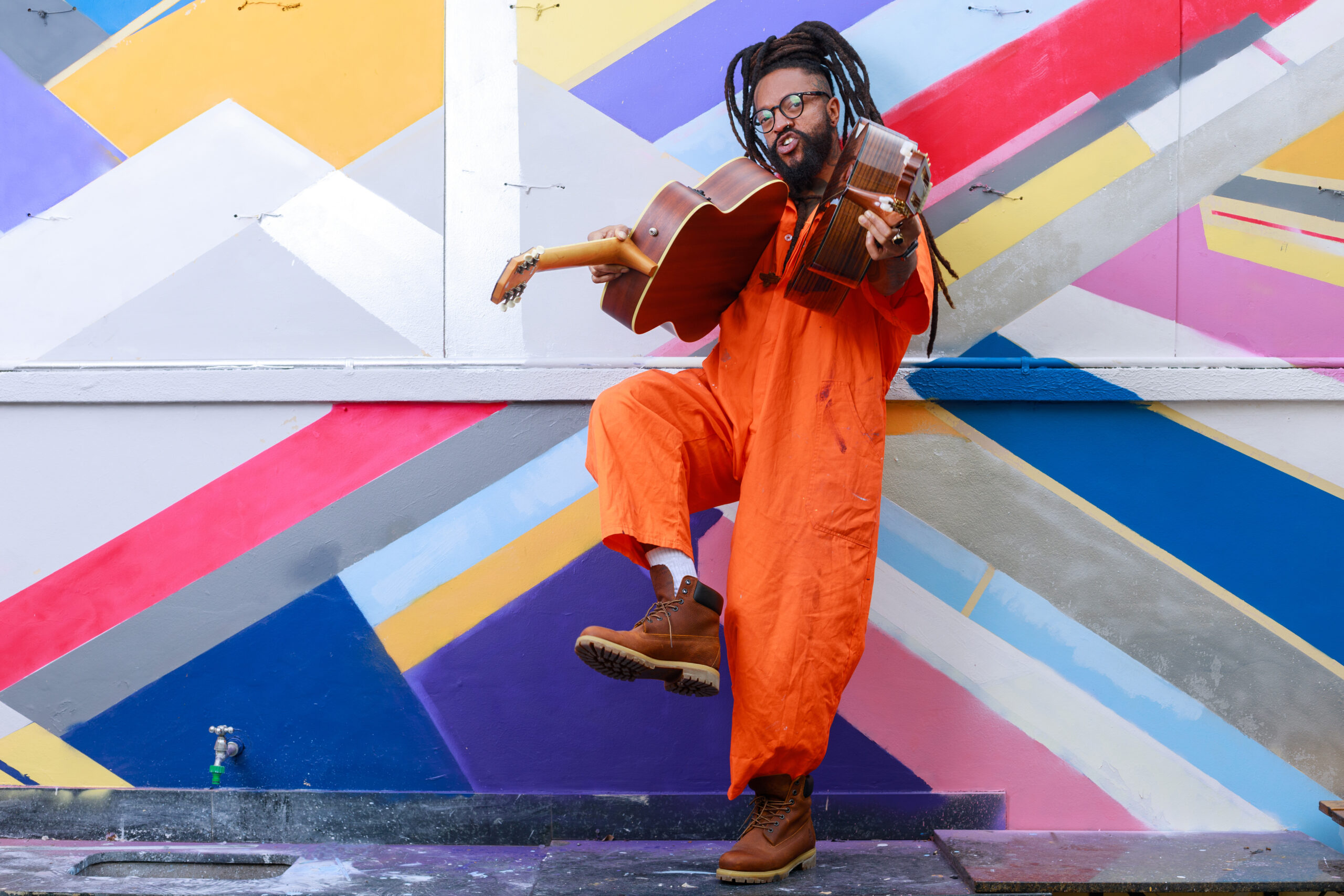 Sesc Ribeirão apresenta Rael & Banda com show do álbum Capim-Cidreira