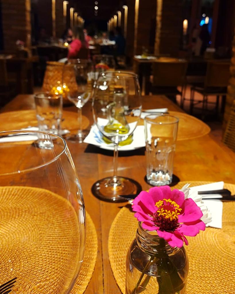 Osteria Vinícola Biagi lança cardápio de Primavera em jantar com opções de pratos preparados com flores