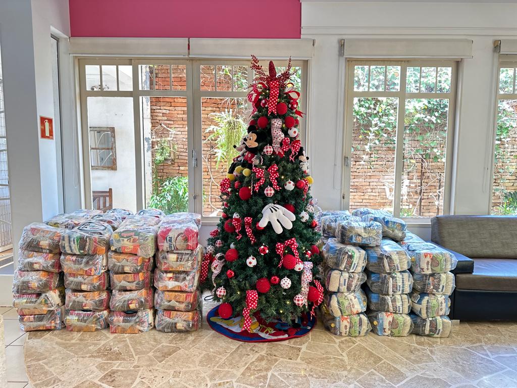 Salão de beleza promove ação social de Natal