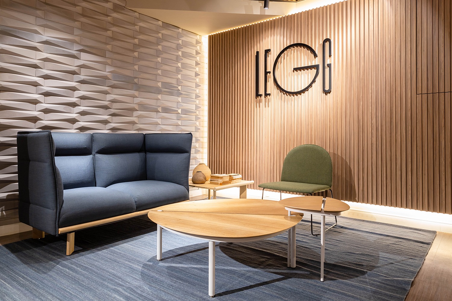 Montôt passa a ser representante exclusiva de mobiliário corporativo