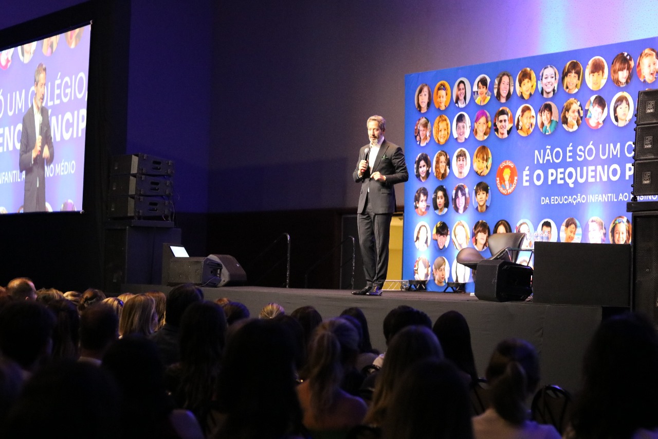 Saúde mental dos filhos é tema de palestra apresentada por Leo Fraiman em evento do Colégio Pequeno Príncipe