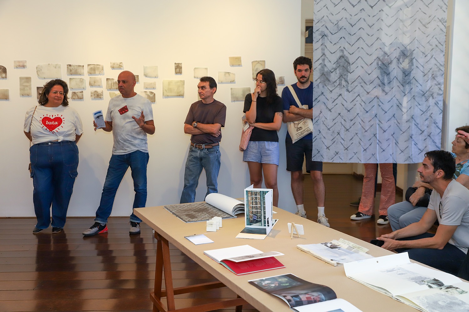 Bate-papo: artista Marcia Gadioli revela nuances de seu trabalho exposto no MARP