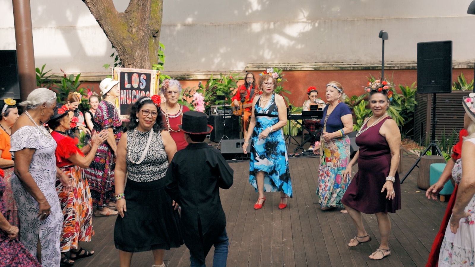 Grupo de teatro “LOS MUCHOS tchá-tchá-tchá” abre temporada do espetáculo “(Apenas) 3 canções para amolecer seu coração”