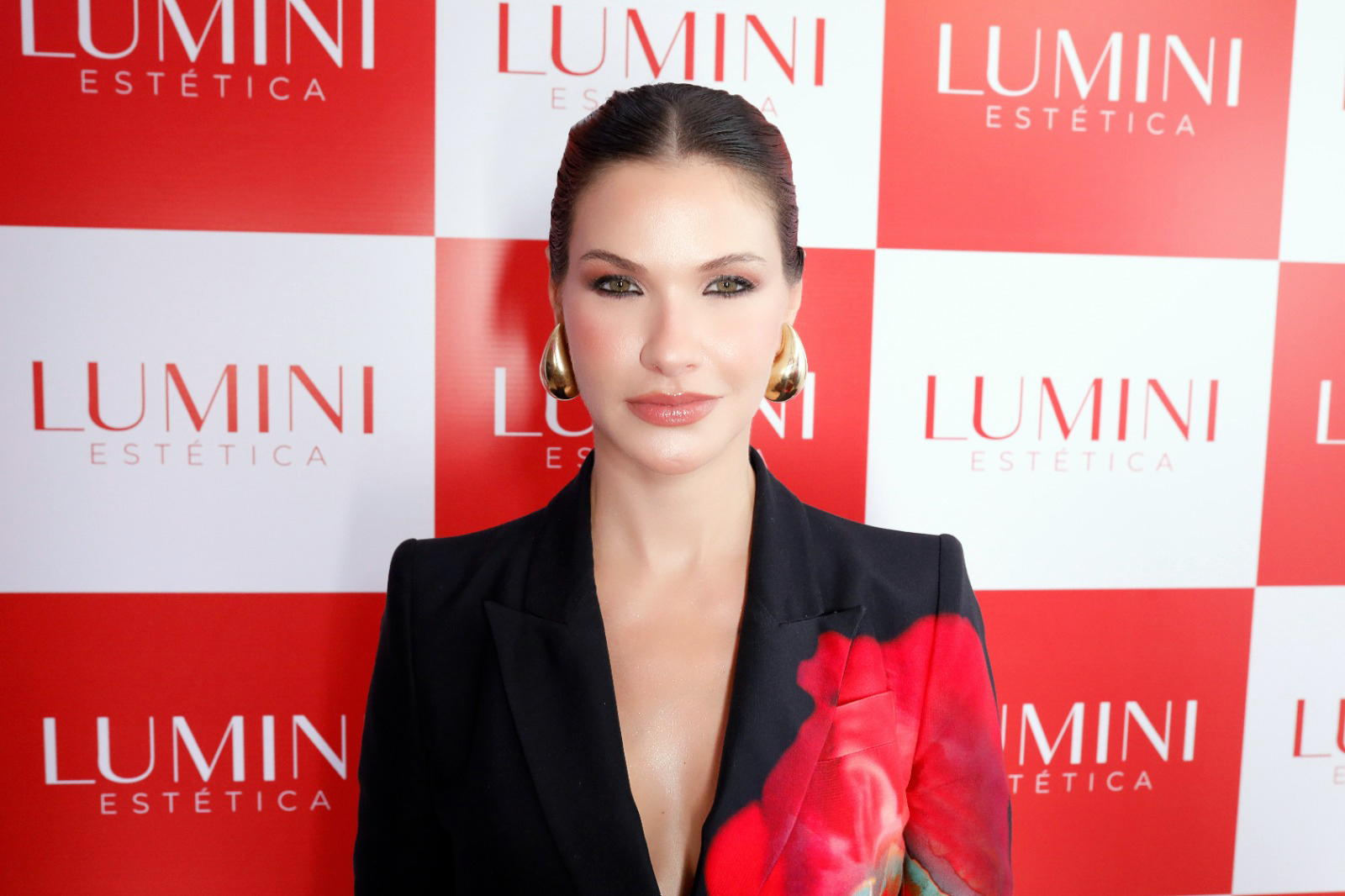 Andressa Suita comemora sucesso na inauguração de nova franquia da Lumini Estética