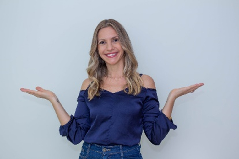 Atriz de Ribeirão Preto interpreta 15 personagens em espetáculo solo