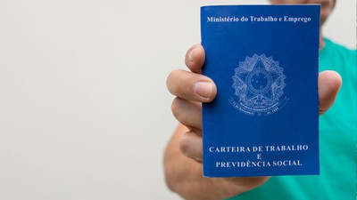 Pesquisa aponta que Brasil teve forte queda de admissões no mercado de trabalho em 2023