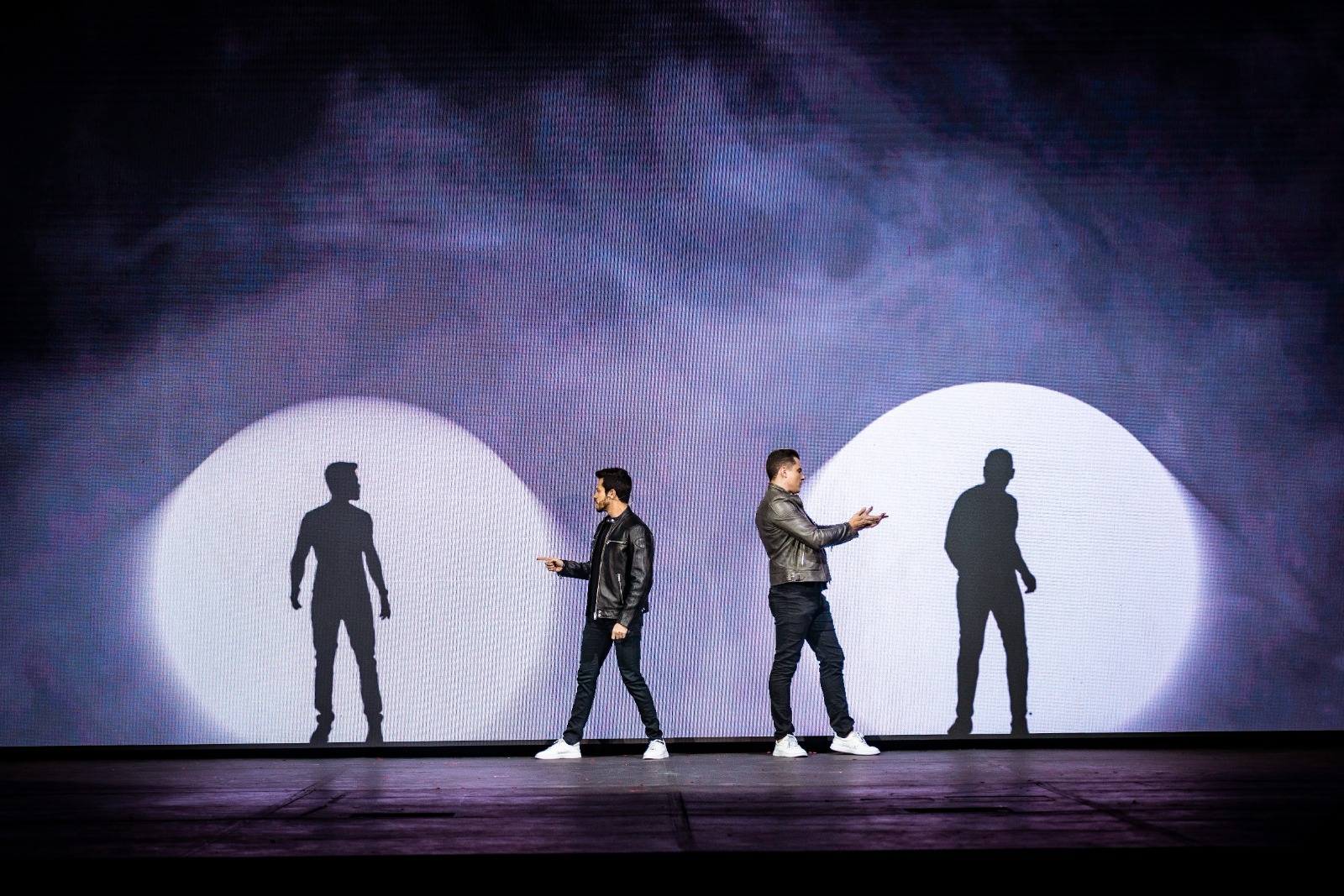 Henry e Klauss, os mestres da ilusão, chegam ao Theatro Pedro II para quatro apresentações