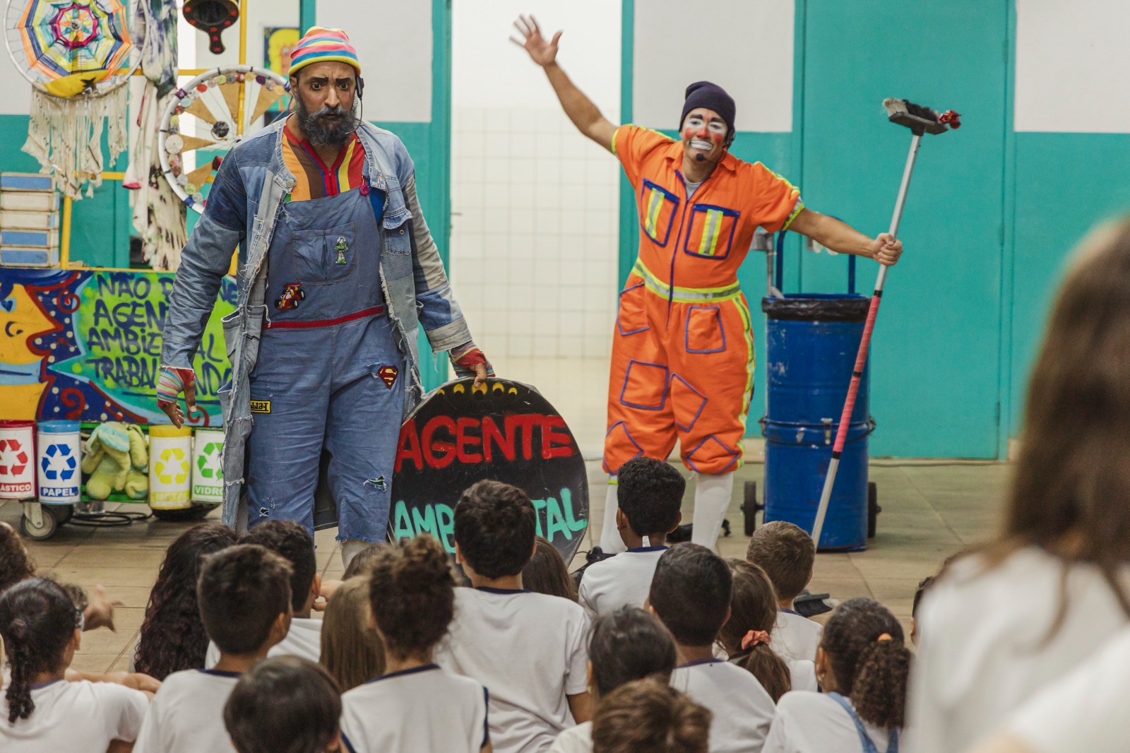 Espetáculo ‘Reciclown Circus Onda Limpa’ circula no litoral paulista neste mês de abril