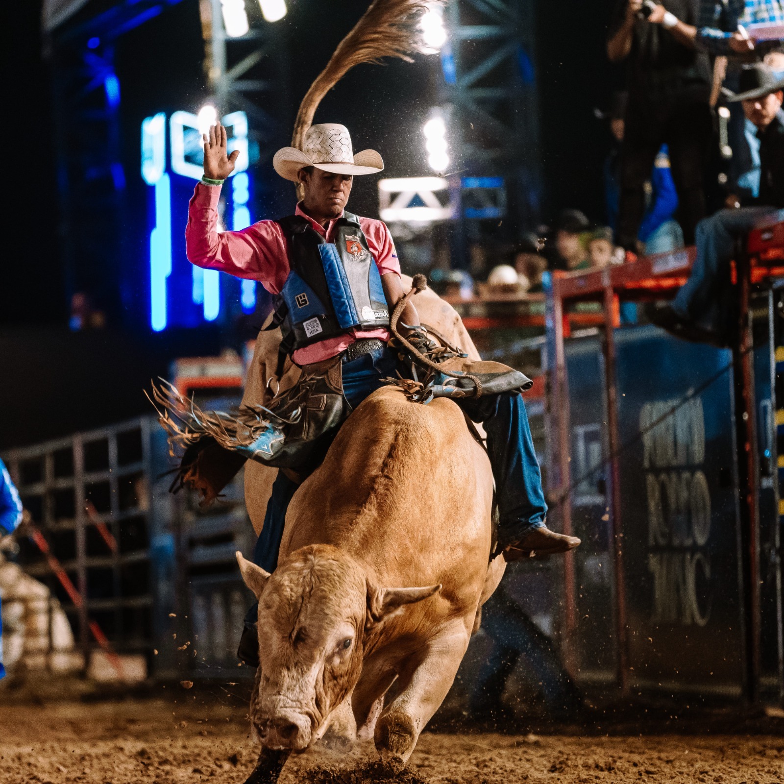 Ribeirão Rodeo Music terá competidores internacionais nas montarias em touros
