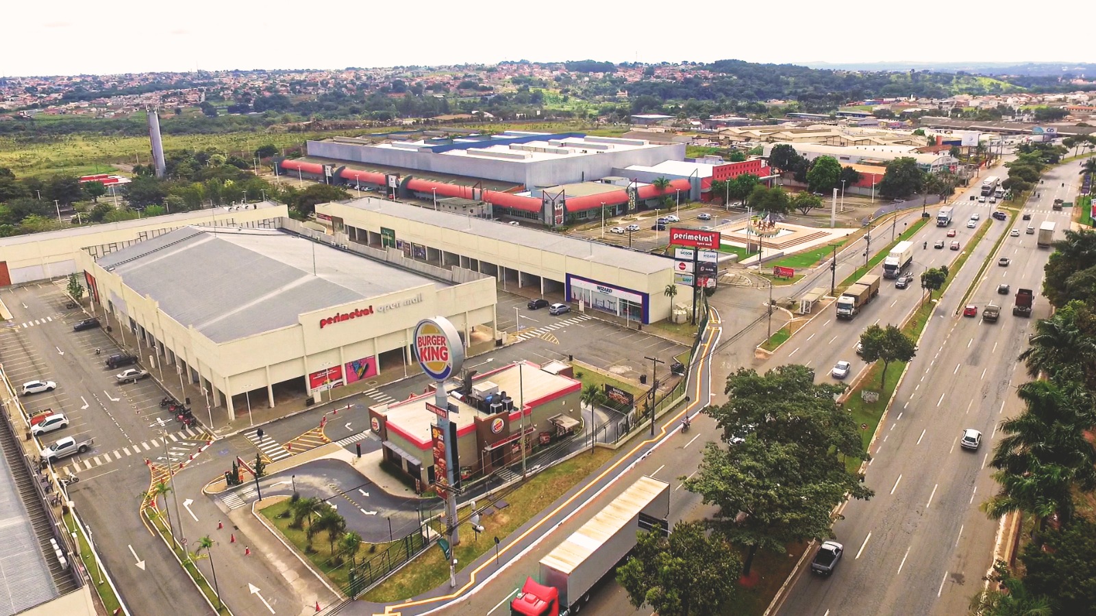 Perimetral Open Mall realiza feirão de jeans