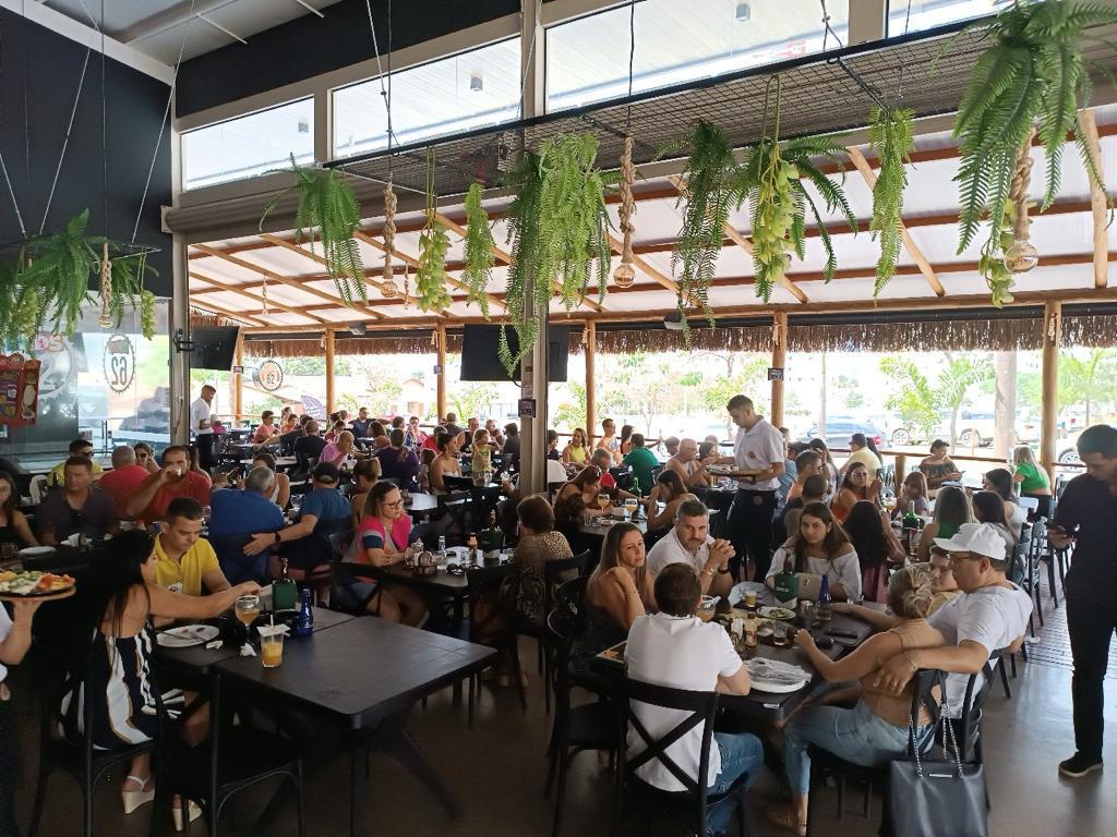 A cultura dos bares e restaurantes em Goiânia: encontro, música e tradição