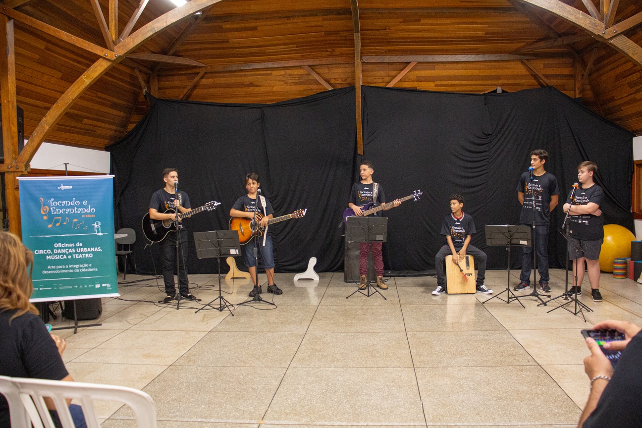 ‘Tocando e Encantando’ leva arte e cultura ao palco do Teatro Municipal