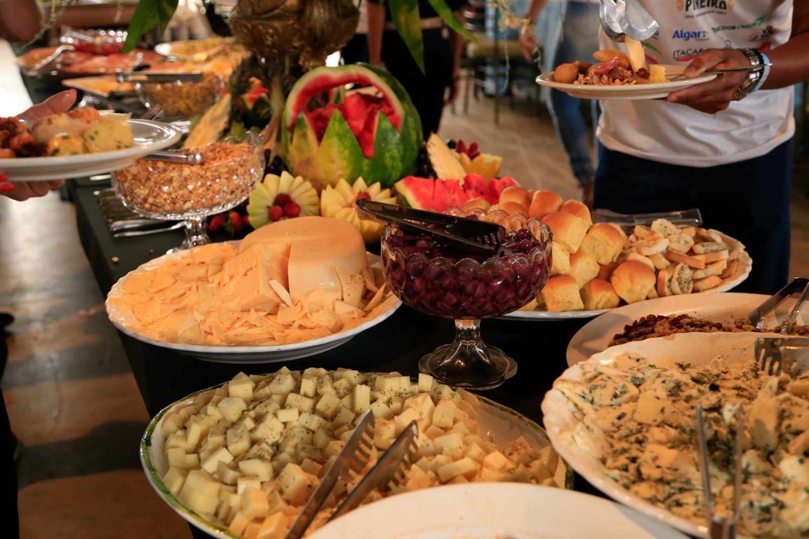 ‘Feijoada do Pinheiro’ reúne bufê completo, bebidas premium e sete shows