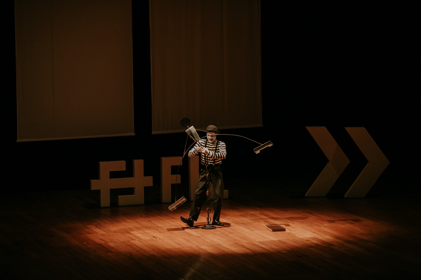 Poesia, música e teatro se entrelaçam na abertura da 23ª Feira Internacional do Livro de Ribeirão Preto