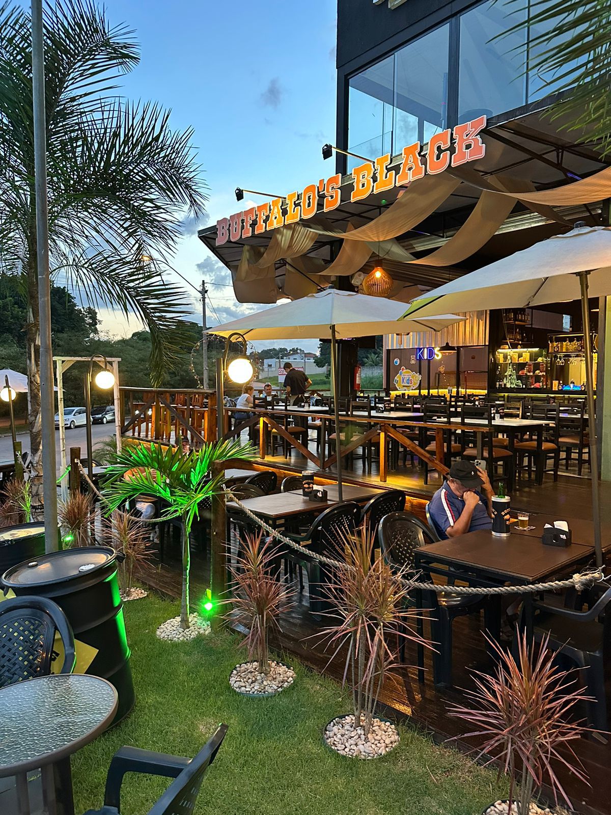 Samba e Tradição: Heróis do Botequim na Buffalos Black Goiânia