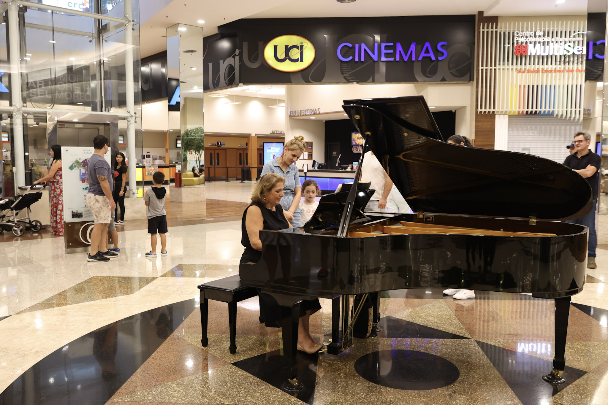 Programação de férias do RibeirãoShopping conta com apresentações gratuitas de piano em julho