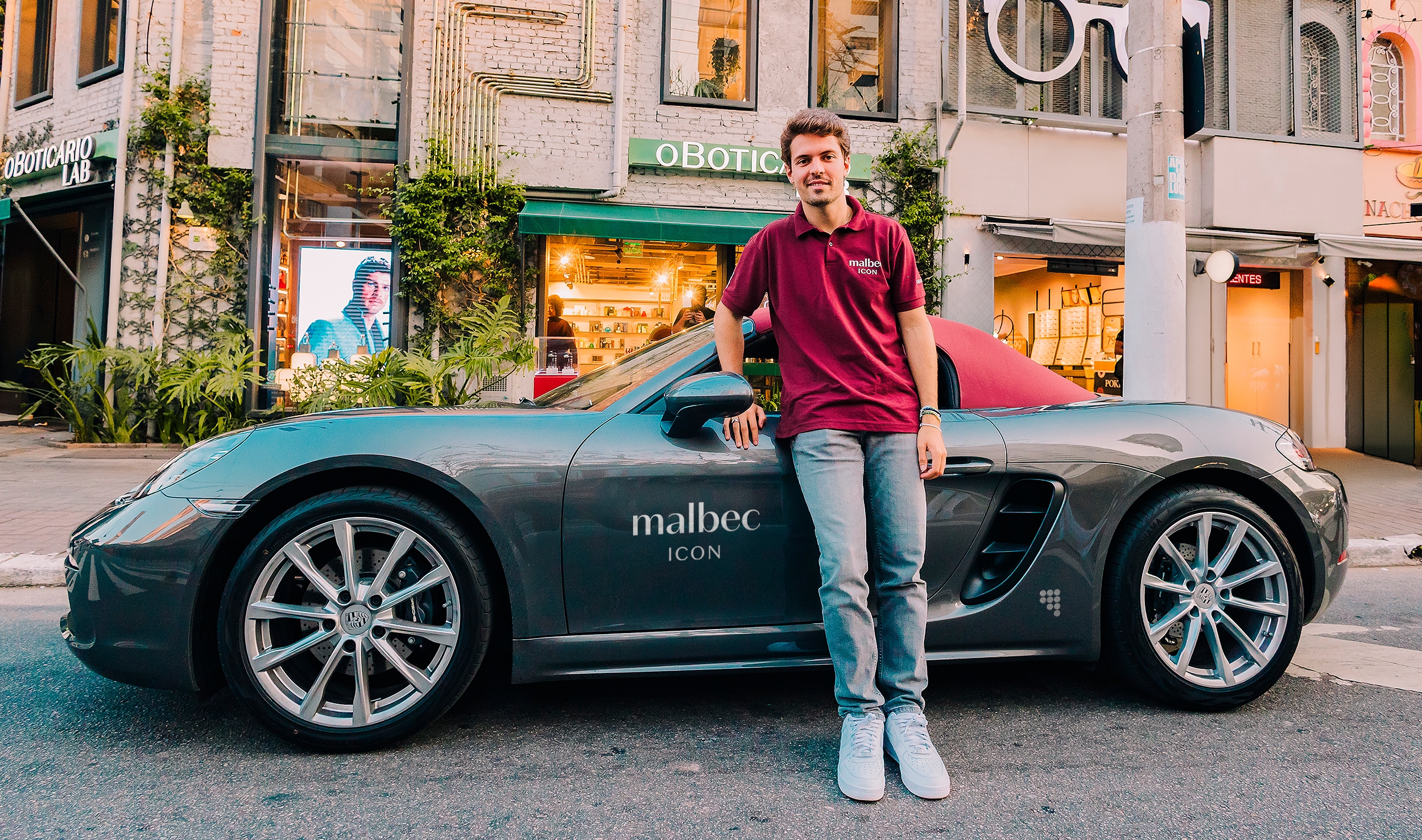 O Boticário cria experiência inédita com carro de luxo e piloto promessa da Fórmula 1 para o lançamento de Malbec Icon