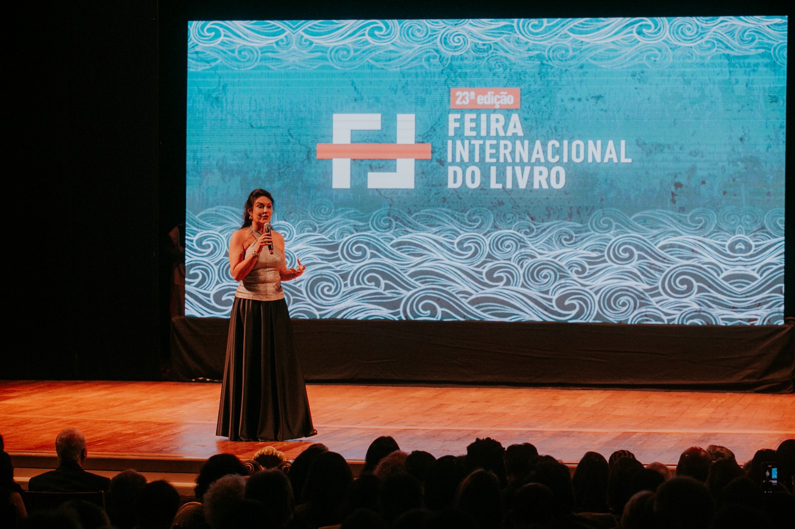 Música, teatro e poesia conduzem cerimônia de abertura da 23ª Feira Internacional do Livro de Ribeirão Preto