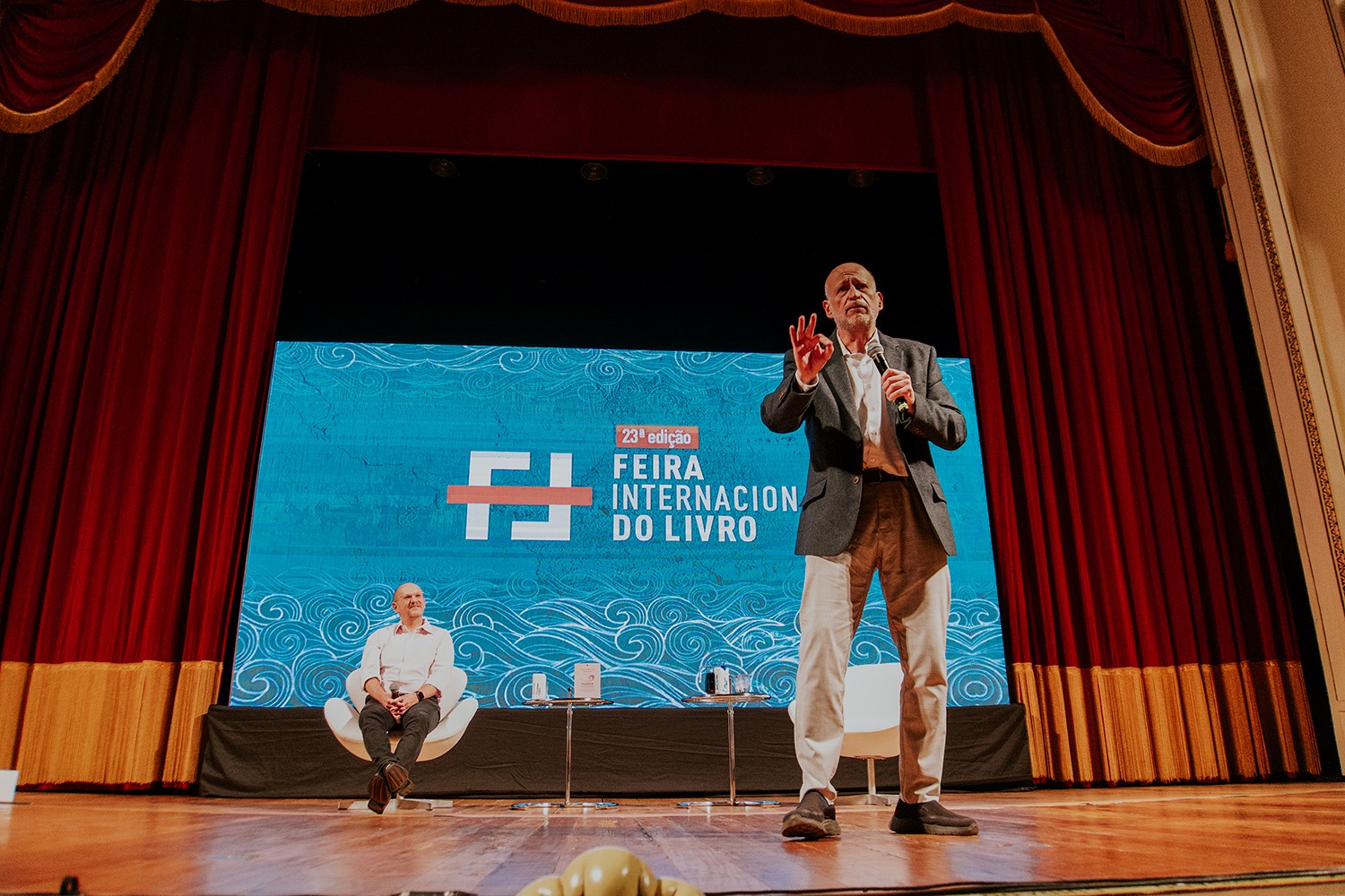 ‘Vivemos uma crise de palavras e de repertório’, aponta Ilan Brenman em conferência com Clóvis de Barros Filho