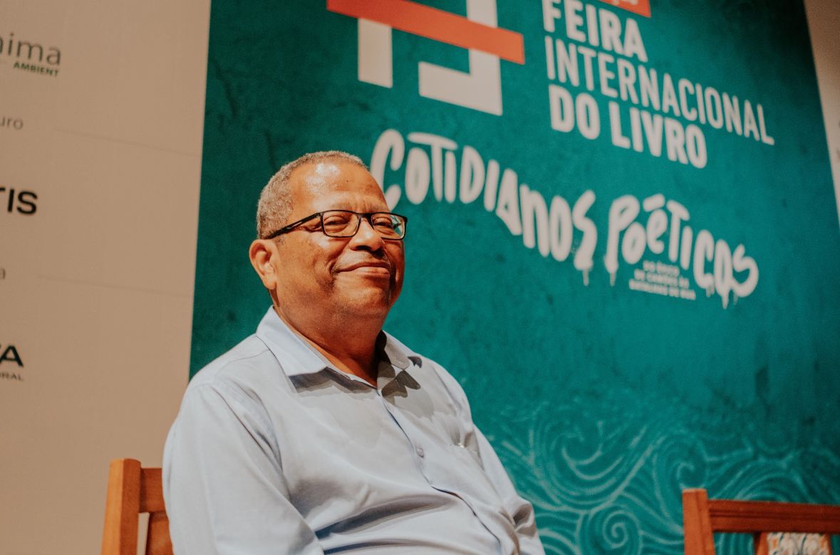Júlio Emílio Braz relembra o início da carreira de escritor em concurso de redação