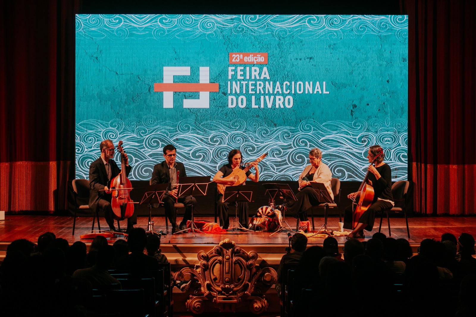 Filosofia, jornalismo e literatura movimentaram a sexta-feira (9) na 23ª FIL