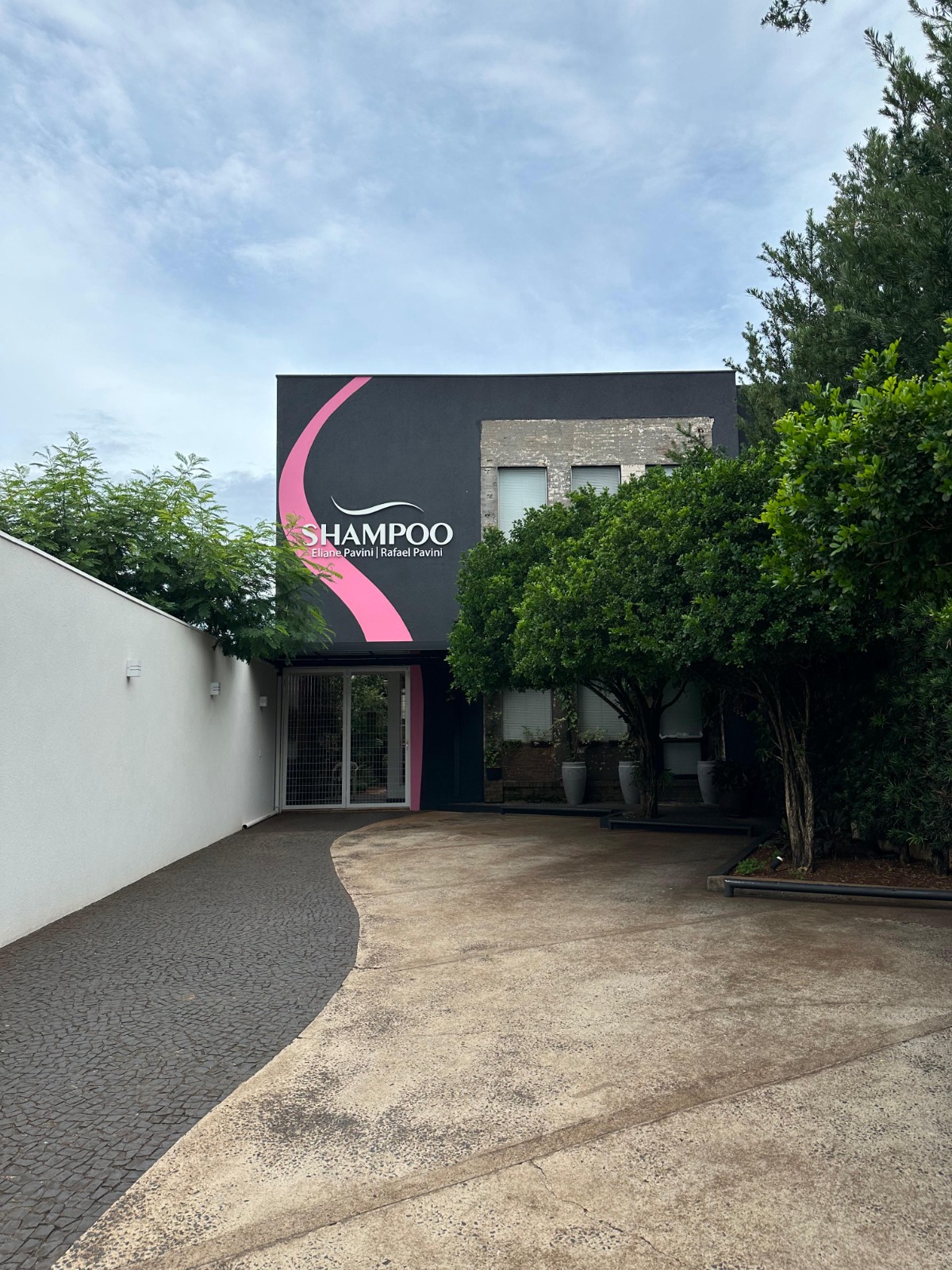 Salão de beleza comemora 41 anos com ação social