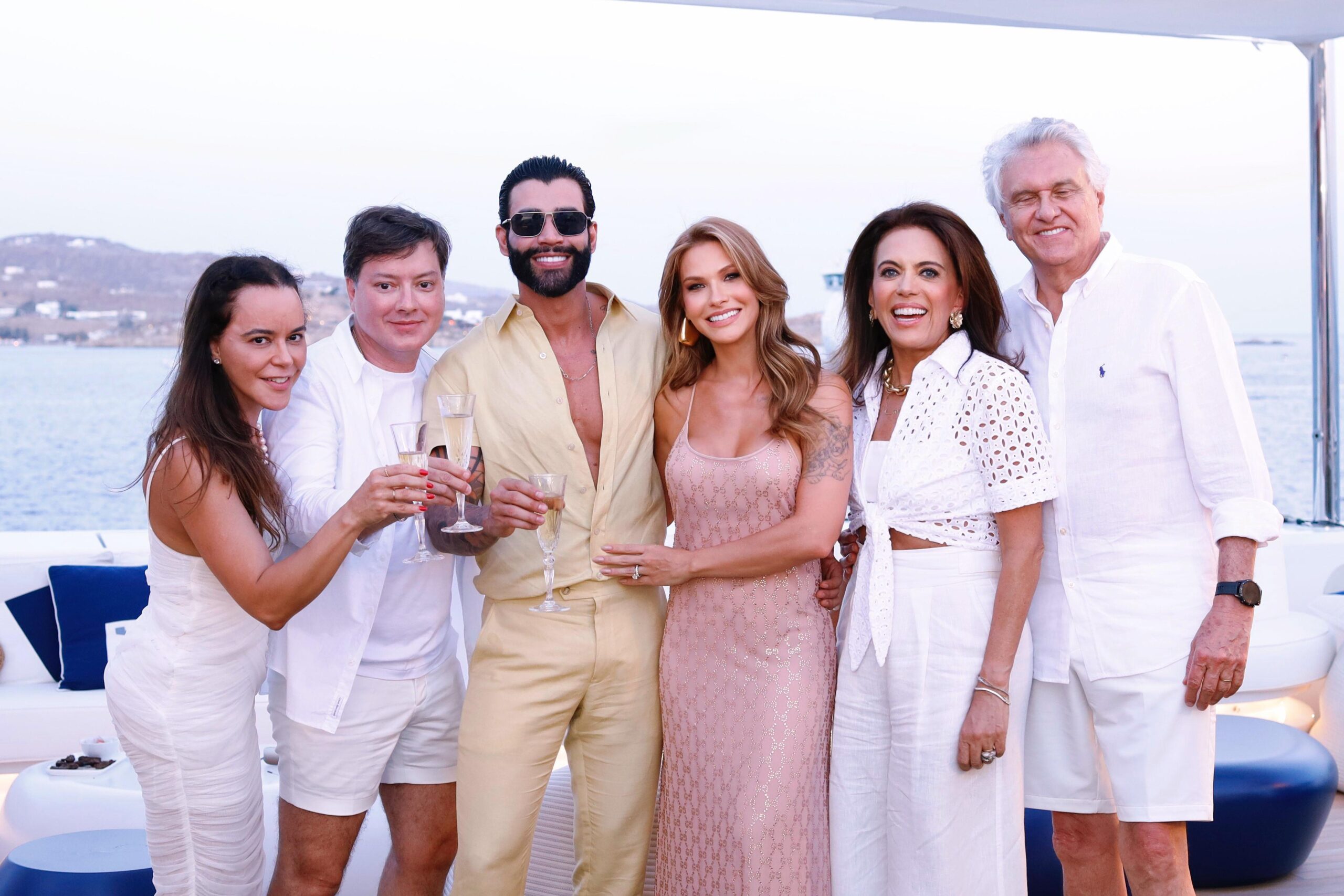 Geórgia e Alessandro Alarcão celebram aniversário de Gusttavo Lima em Mykonos