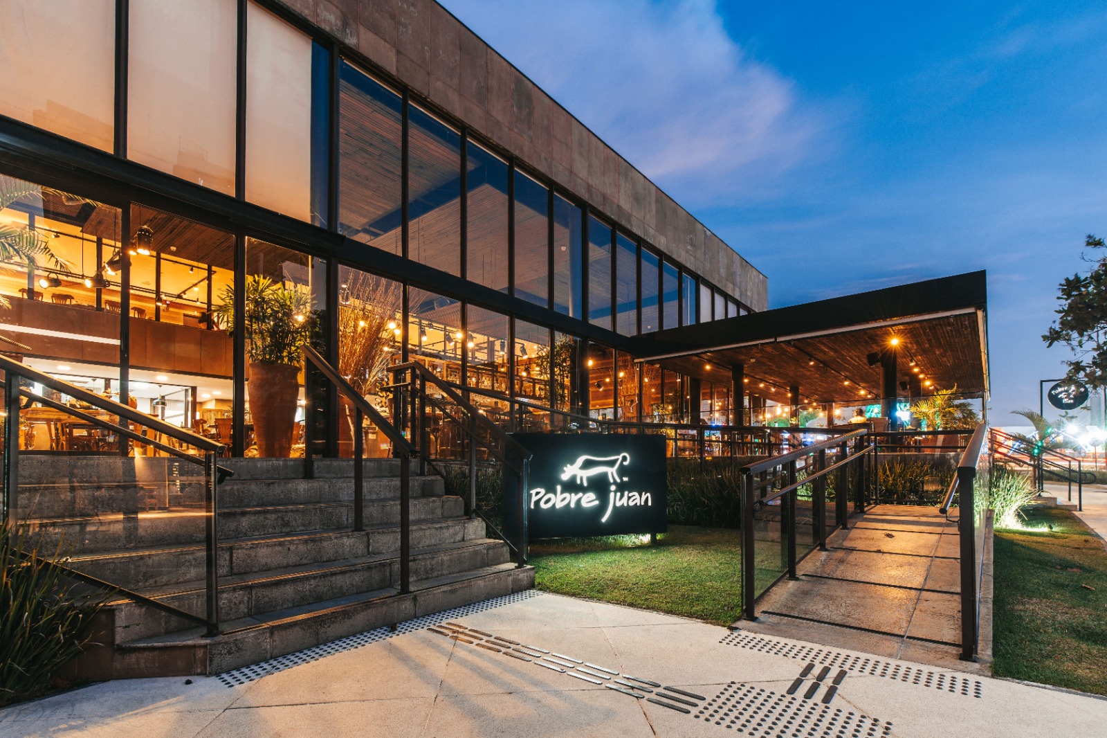 Pobre Juan celebra 20 anos mantendo intacta a sua essência: a paixão pelo fogo