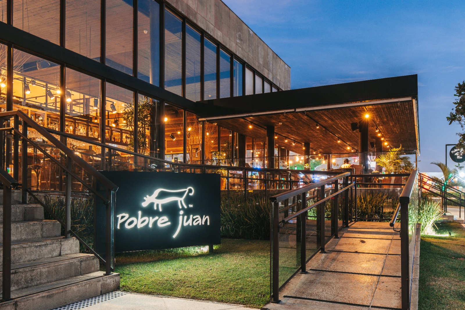 Pobre Juan realiza churrasco a céu aberto