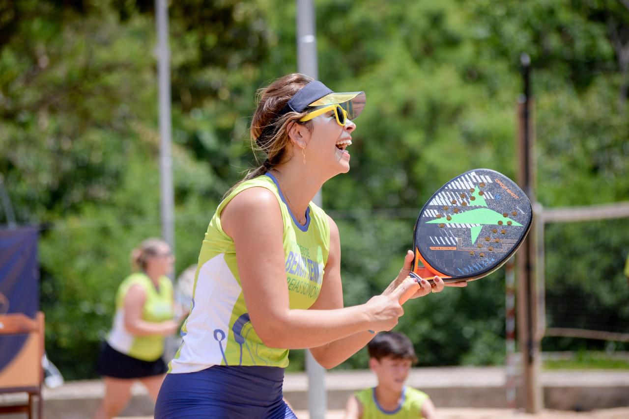 Torneio de Beach Tênis “Areias Sonoras” destaca conscientização sobre a deficiência auditiva e acessibilidade aos tratamentos