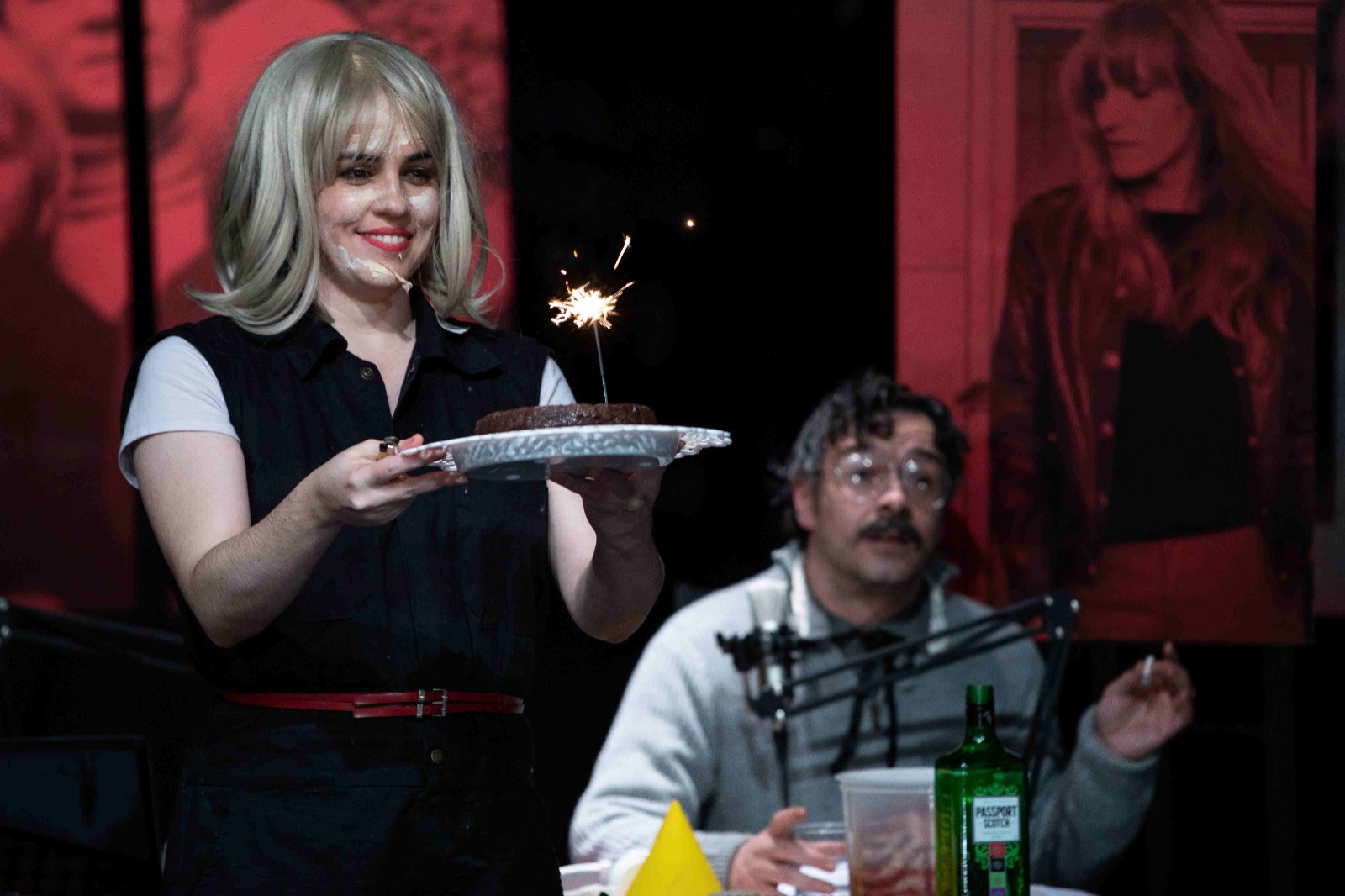 Teatro do Fim do Mundo apresenta “O Caso Meinhof” no Centro Cultural Cerâmica São Luiz, em Ribeirão Preto