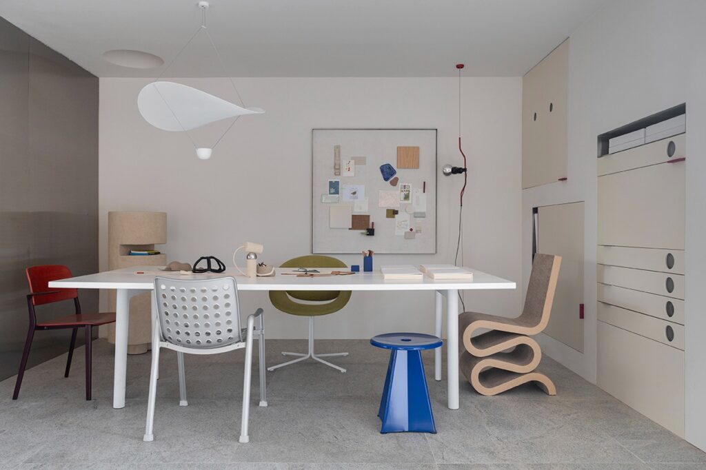 <p>Home office assinado por Mariane Rios é um dos ambientes que conta com peças autorais na CASACOR Ribeirão Preto &#8211; Foto: Carolina Mossin</p>
