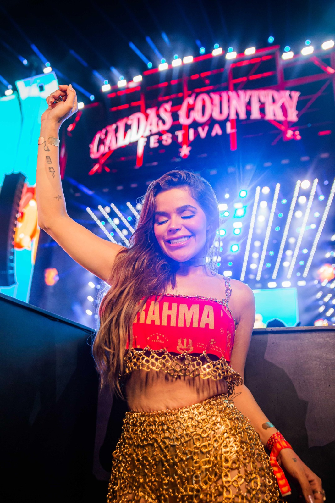 Thays Jubé realiza cobertura digital do Caldas Country Festival