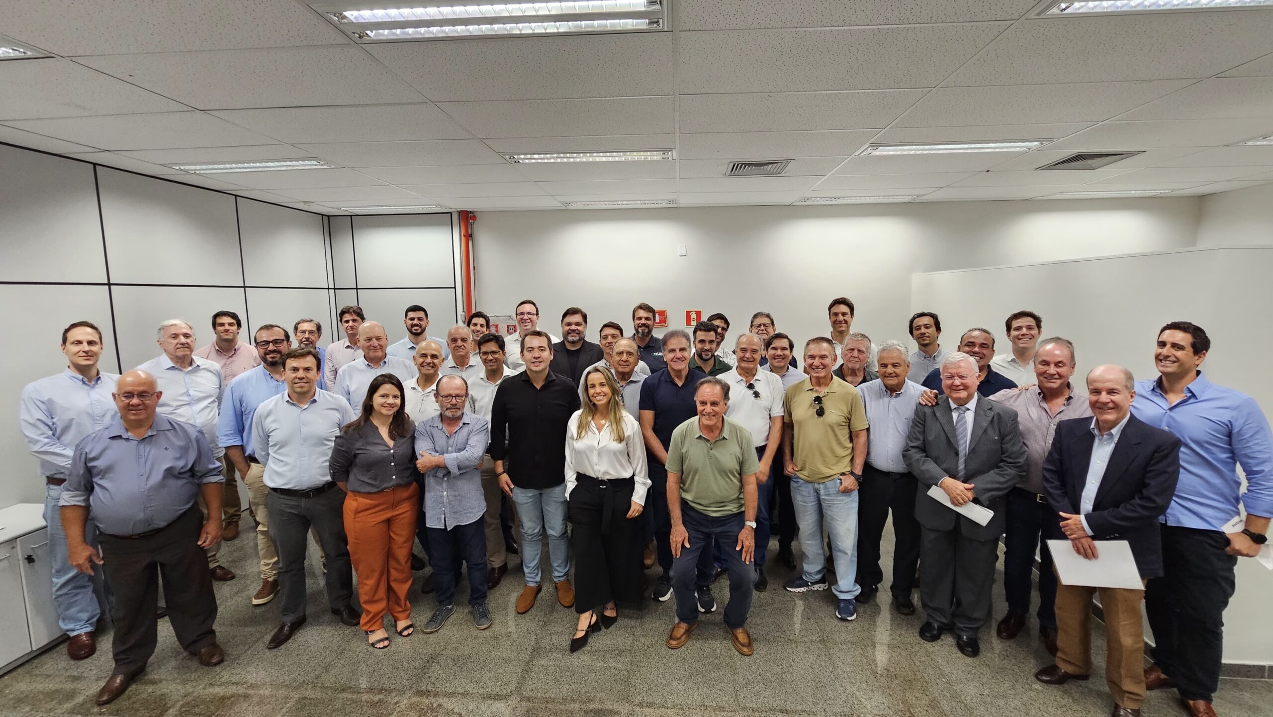 Ricardo Silva recebe representantes da construção civil e convida setor para auxiliar na transição de governo