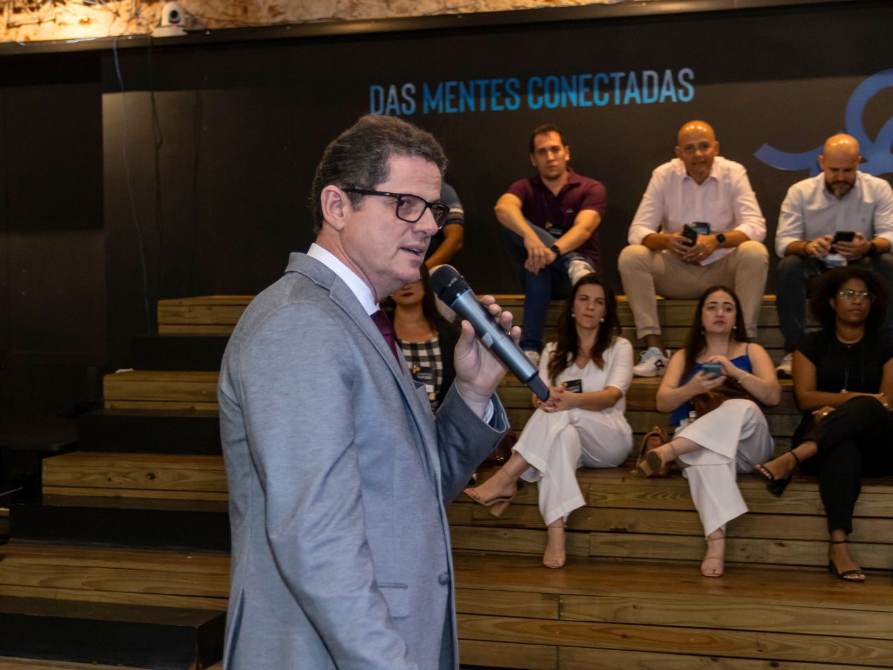 Impactos da inteligência artificial na advocacia é destaque em evento sobre o futuro do trabalho