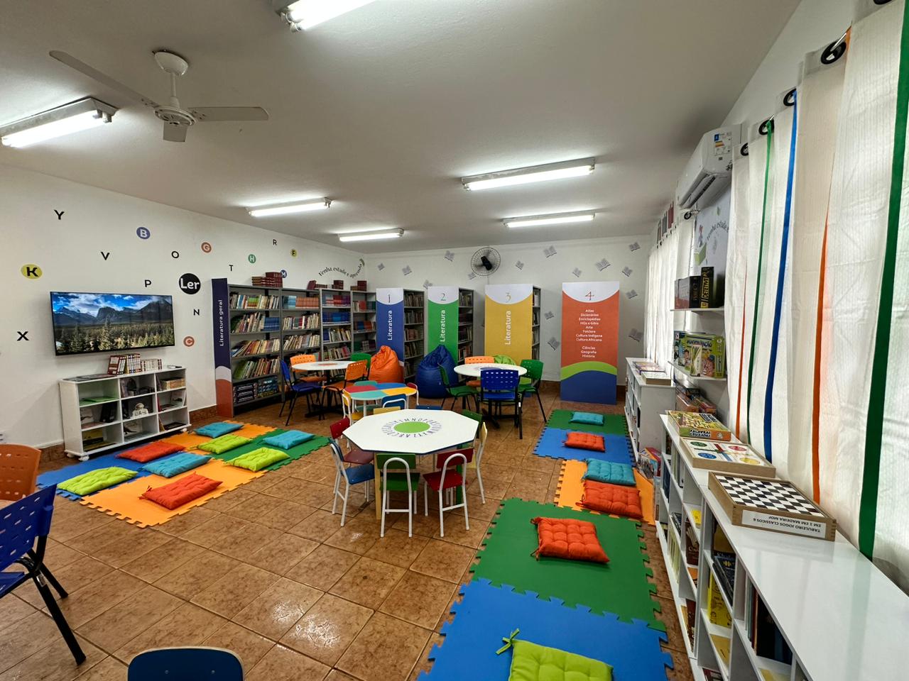 Fundação do Livro e Leitura inaugura mais uma biblioteca revitalizada