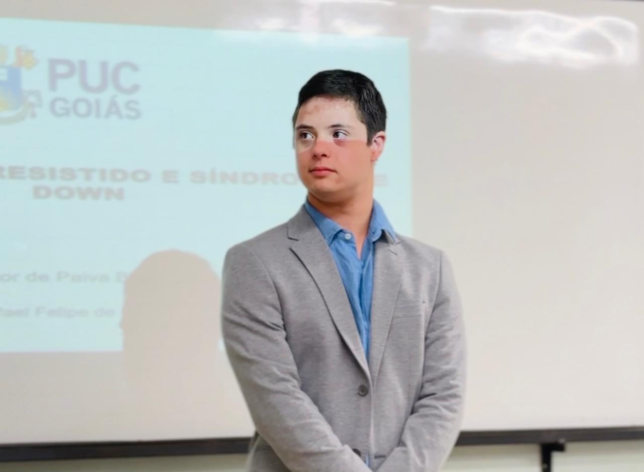 João Vitor de Paiva se torna o primeiro estudante de Educação Física com síndrome de Down a apresentar um TCC no Brasil