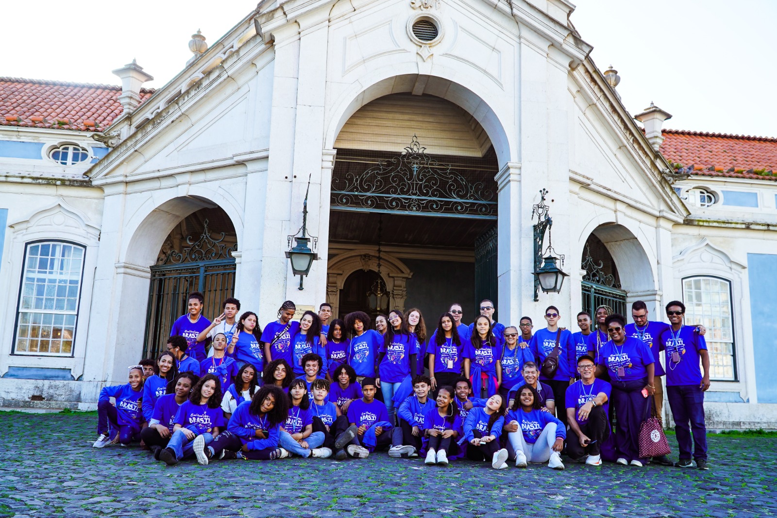 Jovens brasileiros vivenciam história e cultura em Portugal com projeto de intercâmbio