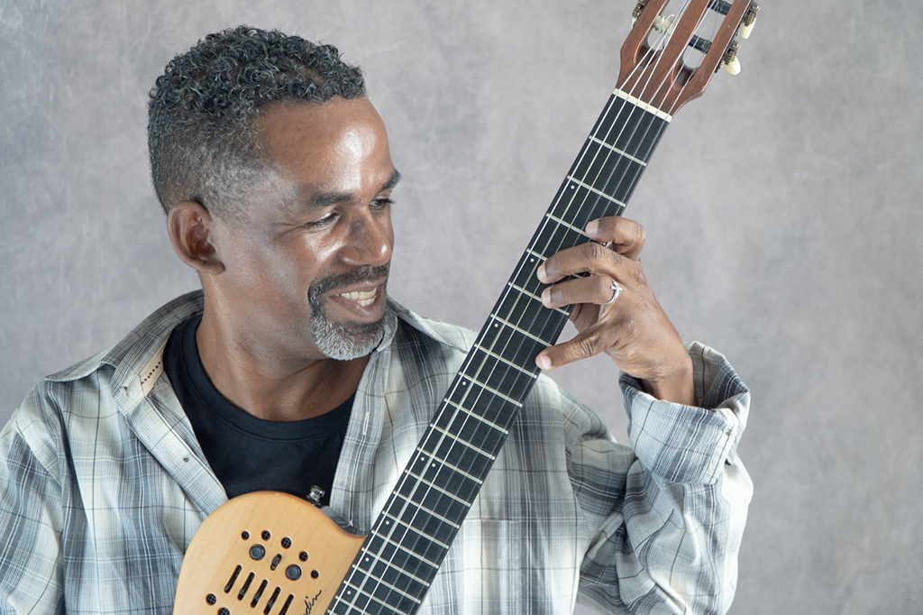 Alessandro Machado se apresenta na Virada Djavânica  do Rio de Janeiro