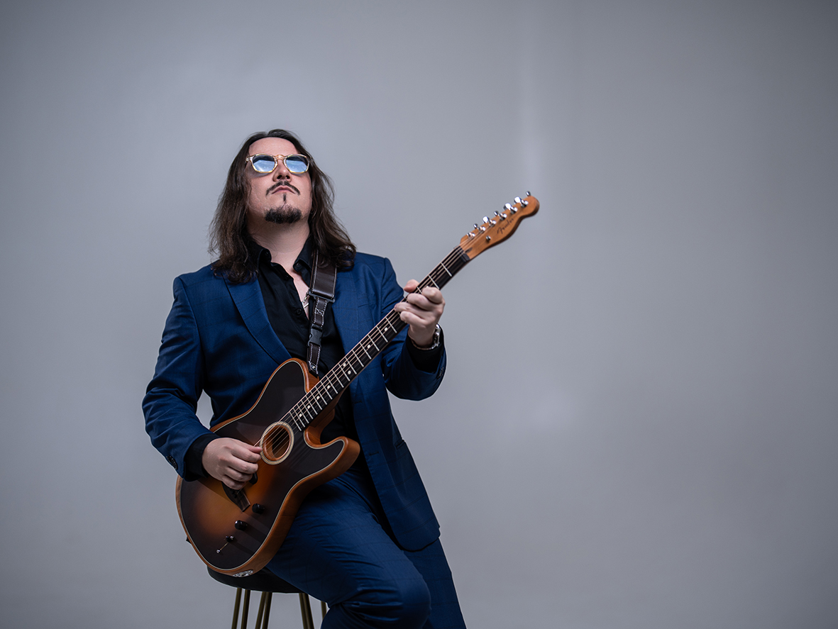 Dino Fonseca traz o estilo pop rock de um jeito inovador ao palco do Multiplan Hall