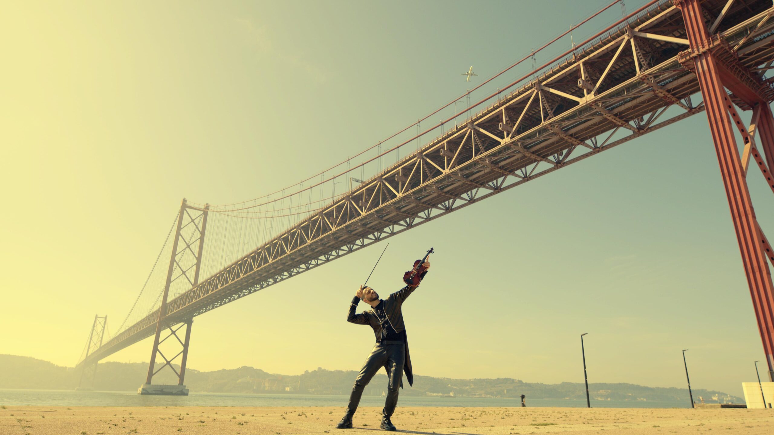 Violinista Simão Wolf lança releitura do clássico “Dancing Queen”, do ABBA, e conecta gerações por meio da música